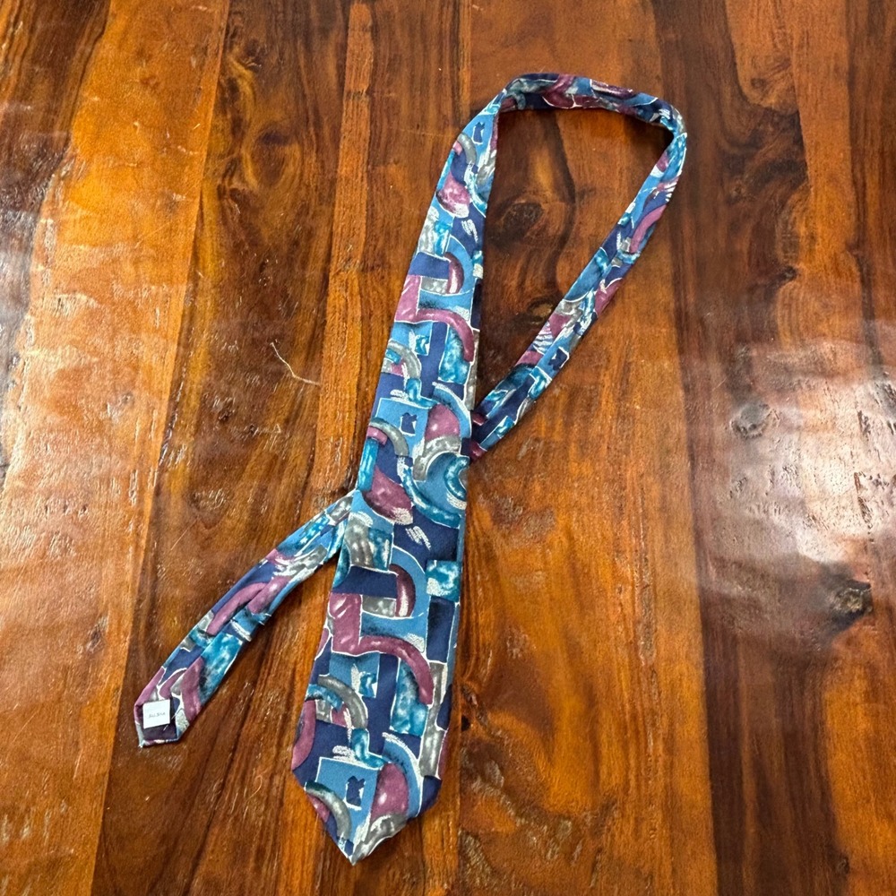 417 by Van Heusen Mens Silk Tie Blue Purple Abstract Geometric 90s Vintage Wide